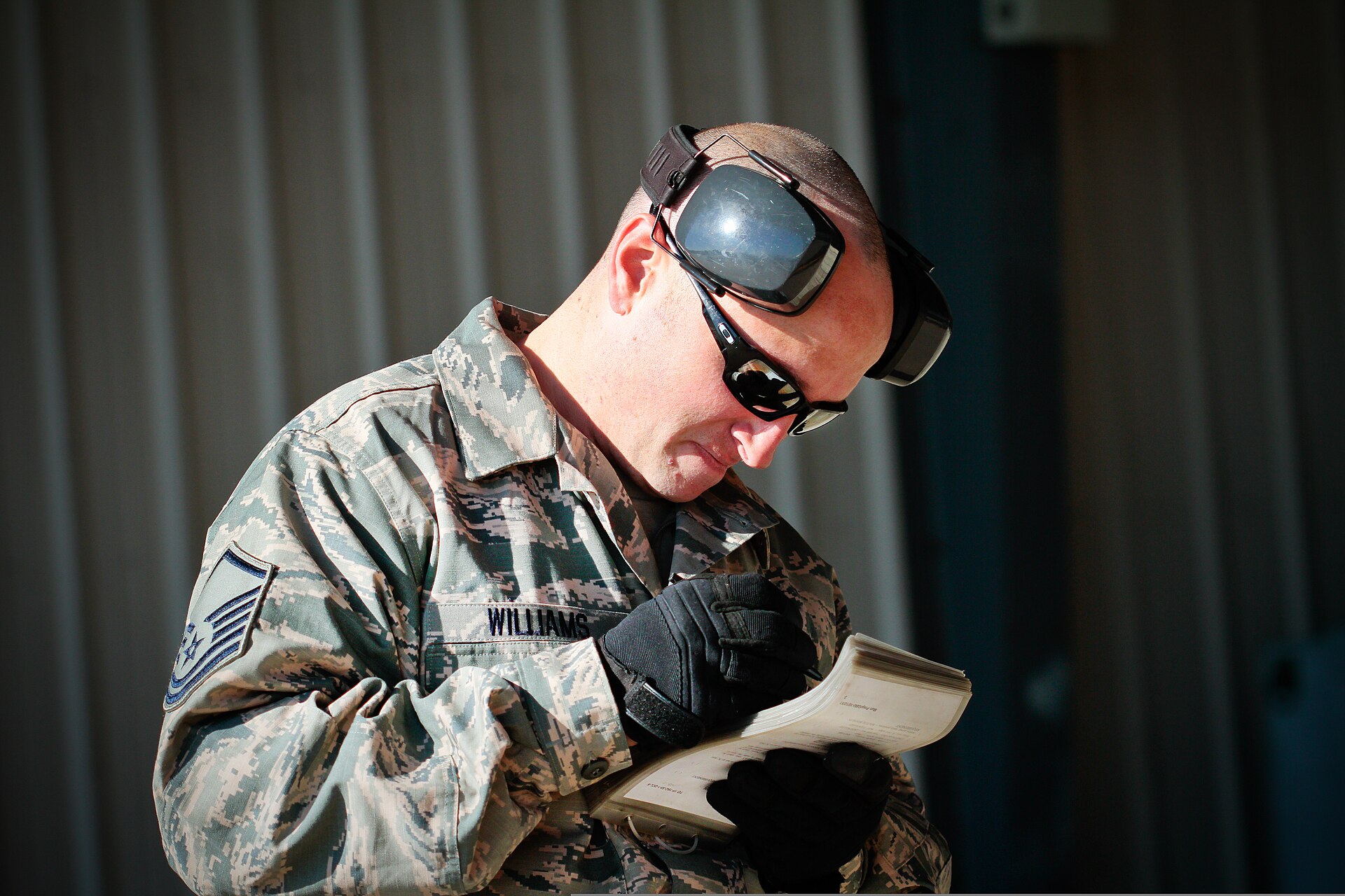 Airport Day Checklist: Documents, Timing & Backup Plans