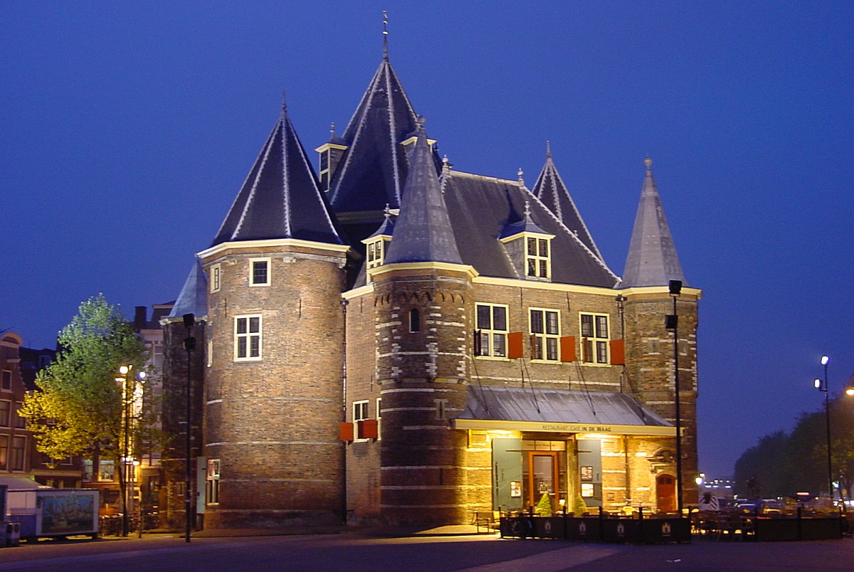 Amsterdam Schiphol (AMS) Guide: Transfers & City Access