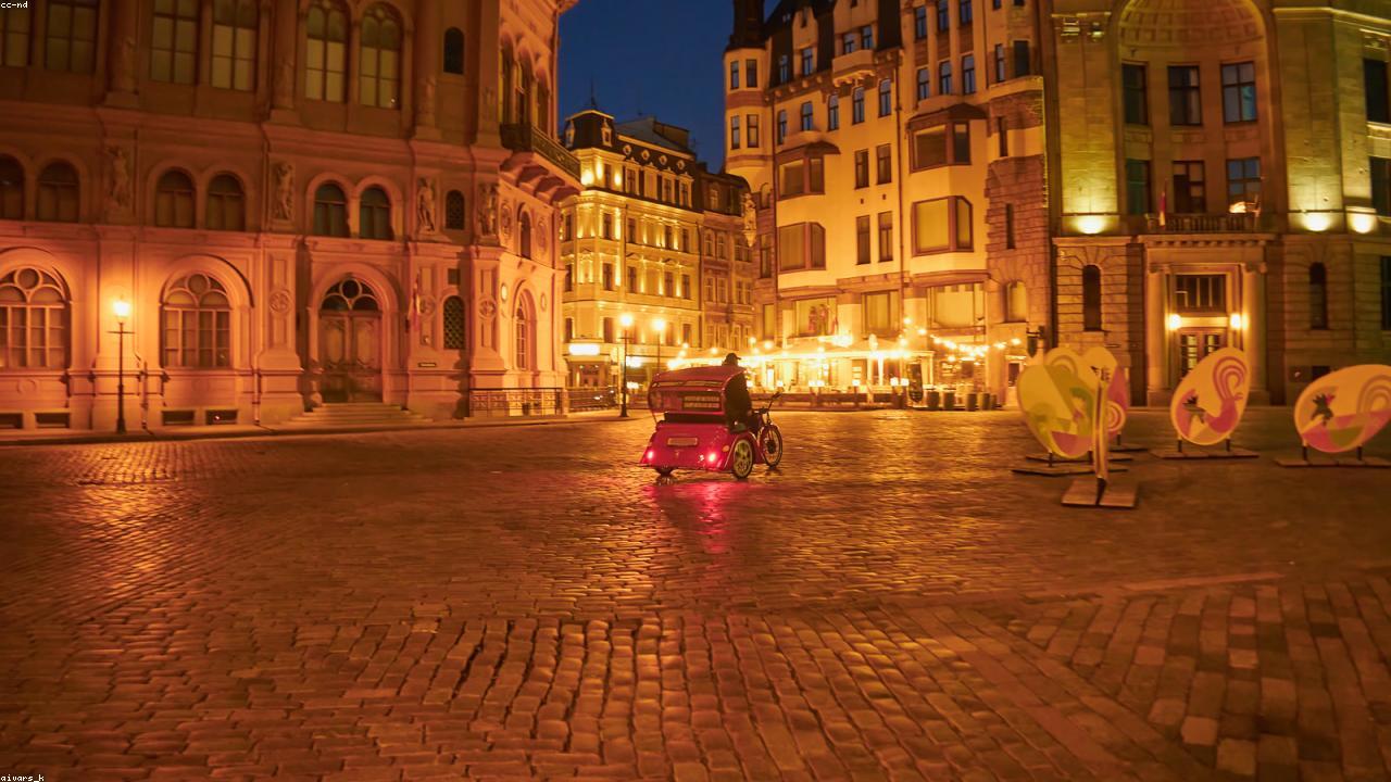 Budget Airport Transfer Guide: When Uber Beats Transit